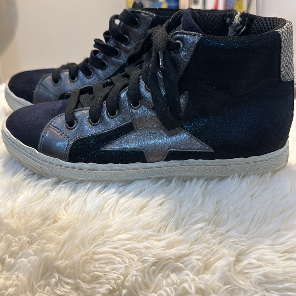 The Shoe Box 
Stylish womens High-Top Sneakers - Black and Silver
Made in Italy